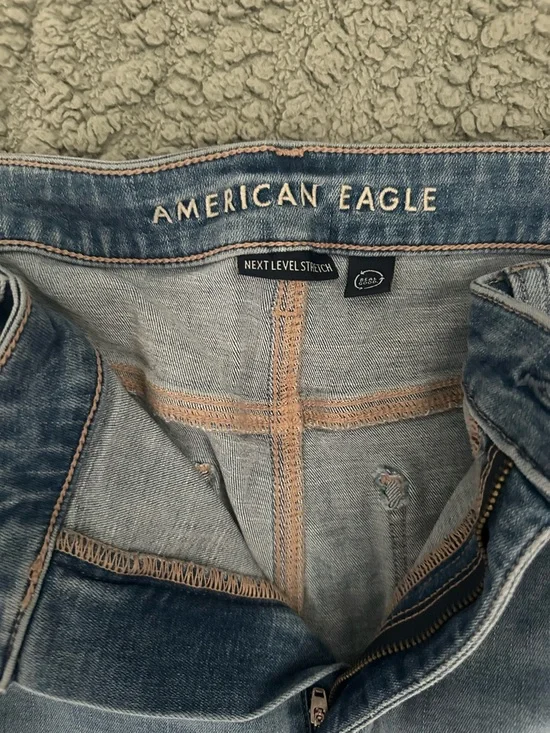 American Eagle Outfitters Light Blue Distressed High-Rise Jeans - Picture 2 of 3